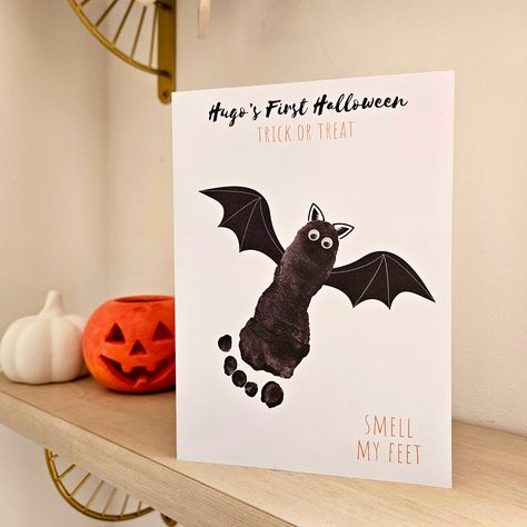 Treasure those tiny toes with this adorable babies first Halloween card. Fully personalised with your child's name and personalised message. Printed on high quality 5x7 250gsm card, I also send you two copies encase of any mishaps and high quality black poster paint and some googly eyes to add on once the paint is dry. Plus easy to use instructions on how to get the perfect print.  These can be given to family and friends or popped in a memory box or frame to treasure for years to come.  If you Easy Baby Halloween Crafts, Baby Halloween Canvas Art, Baby Halloween Pumpkin Painting, Halloween Foot Print Art, Halloween Baby Crafts Footprint Art, Black Crafts For Toddlers, Halloween Baby Feet Crafts, Bat Footprint Art, Baby Halloween Footprint Art