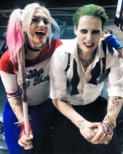 Harley Quinn and The Joker cosplay @dallieomalliethealliecat on Instagram Harley Quinn Kostüm, Harley Quinn Disfraz, Harley Costume, Joker Outfit, Joker Halloween Costume, Harley Quinn Halloween Costume, Harley Quinn Makeup, Unique Couple Halloween Costumes, Couples Cosplay