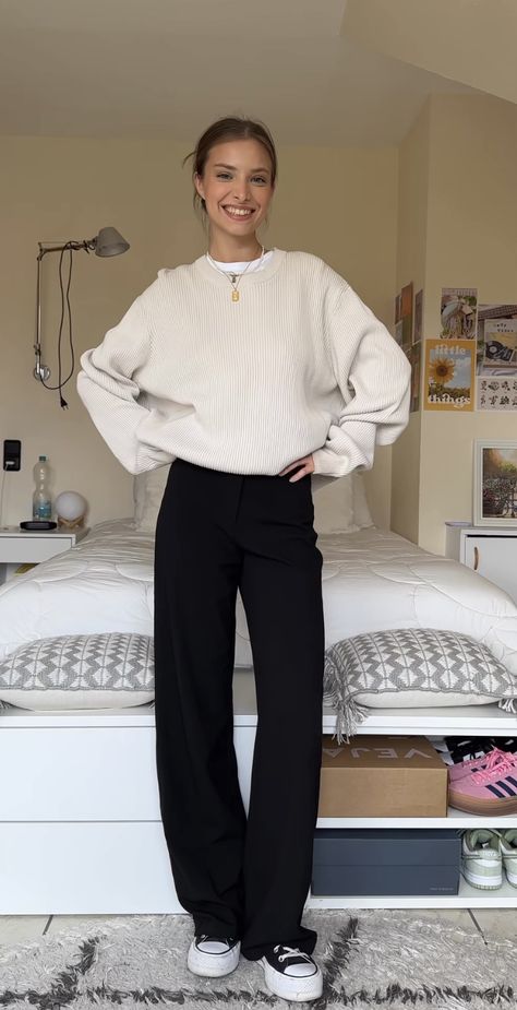 Crewneck Sweater Outfit, Beige Crewneck, Sixth Form Outfits, Smart Casual Work Outfit, Trouser Outfit, Skandinavian Fashion, Uni Outfits, Sweater Outfit, Trousers Pants