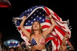 World Cup Fans, Usa World Cup, Ninja Warrior Course, Hot Fan, American Ninja Warrior, Football Cheerleaders, World Cup Qualifiers, Ultra Music Festival, Usa Soccer