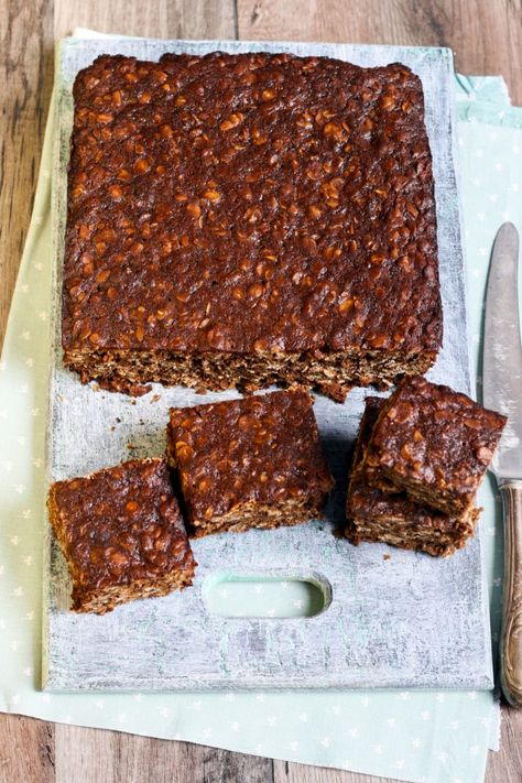 Mary Berry's Parkin recipe is one of the best and easiest UK Parkin recipes ever. For those unfamiliar with Parkin, it's a ginger cake from Yorkshire. Parkin Recipe Mary Berry, Parkin Cake Recipes Yorkshire, Yorkshire Parkin Recipe, Parkin Recipe Uk, Parkin Gingerbread, Mary Berry Ginger Cake, Mary Berry Cake Recipes, Parkin Cake Recipe, Mary Berry Recipes Baking