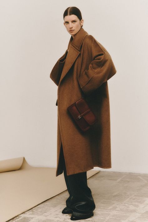 Max Mara Atelier Fall Winter 2024-25 Lookbook Winter Lookbook, Cocoon Coat, Womens Cashmere, Next Clothes, Knitted Coat, Fashion Show Collection, Fashion Lookbook, Fall 2024, Fashion Wear