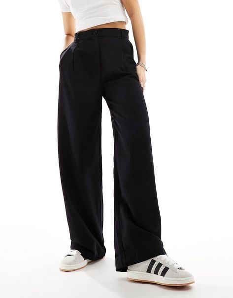 Trousers & Leggings by Monki These are going to be *well loved* High rise Belt loops Functional pockets Relaxed fit Corporate Emo, Productive Era, Black Trousers Outfit, Outfit Planning, Long Pants Outfit, Work Fits, Outfit Plan, College Style, Maxi Dress Trend