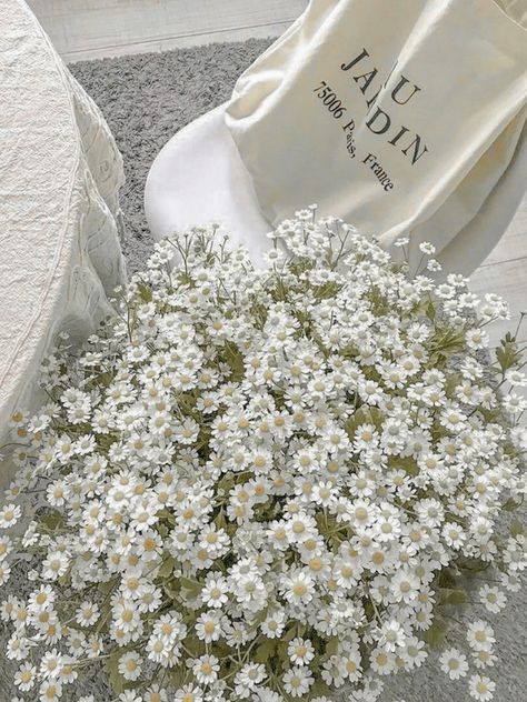 Aesthetic Pretty, Boquette Flowers, Cream Aesthetic, Nothing But Flowers, Flowers Beautiful, Flower Therapy, Beautiful Bouquet Of Flowers, Spring Aesthetic, White Wallpaper