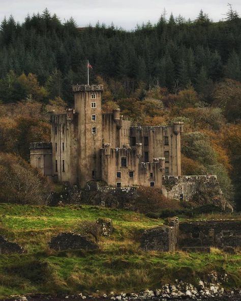 Scottish Castles | 🏰🏴󠁧󠁢󠁳󠁣󠁴󠁿 on Instagram: “We are proud to present today’s featured artist. 📍 | Dunvegan Castle, Isle of Skye 📸 | @nichbrand ————————————— Dunvegan Castle is…” Dunvegan Castle, Highlands Castle, Scotland Aesthetic, Clan Macleod, Castle Exterior, Isle Of Skye Scotland, Castle Aesthetic, West Coast Scotland, Castles In Scotland