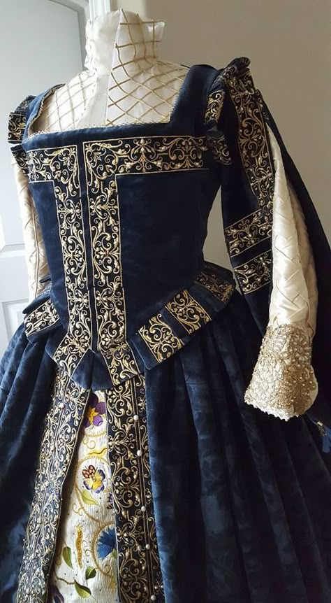 My newest commission!    DesignsFromTime - Etsy 1500s Fashion, Tudor Dress, Tudor Fashion, Costume Designer, Medieval Dress, Medieval Clothing, Halloween Designs, Medieval Fashion, Halloween 2020