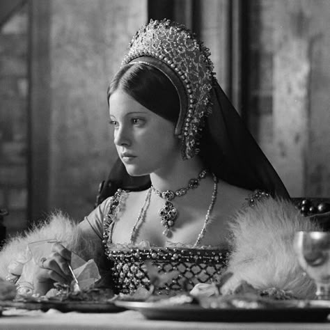 Lynne Frederick, Howard Aesthetic, Anne Of The Thousand Days, Catherine Howard, Innocent Beauty, British Costume, Wives Of Henry Viii, Katherine Howard, Tudor Fashion