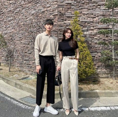 Formal Outfit Couple Classy, Classic Couple Outfits, Outfit For Couples Matching, Korean Outfits Couple, Match Couple Outfits, Couple Korean Outfit, Couple Dress Casual, Elegant Couple Outfits, Outfits Para Parejas Casual