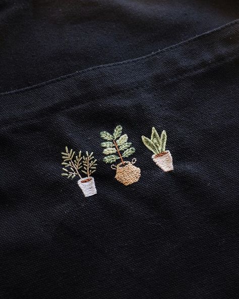 Tiny Leaf Embroidery by Dan! on Instagram: “Tiny Leaf has important news to share: She successfully defended her thesis this morning!!!! (ﾉﾟ0ﾟ)ﾉ~ Sharing one of my favorite pieces…” Tela, Sorry Na, Custom Jean Jacket, Learning Something New, Architecture School, Embroidery Lessons, Important News, Embroidery Needles, Needle And Thread