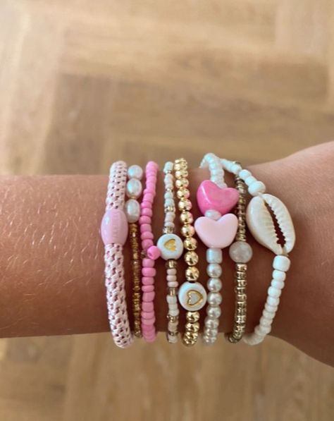 Preppy Gold Bracelet Stack, Pink Bracelets, Preppy Accessories, Zara Style, Preppy Bracelets, Preppy Jewelry, Wrist Jewelry, Diy Bracelet Designs, Beads Bracelet Design