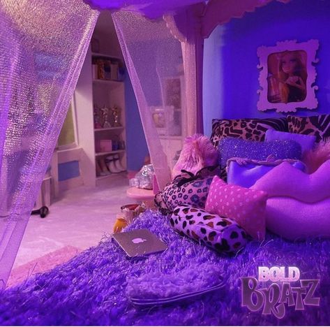 Bratz Dorm Room, Bratz Bedroom Decor, Y2k Bratz Bedroom, Room Ideas Y2k Purple, Maddie Euphoria Bedroom, Thats So Raven Bedroom, Girly Y2k Bedroom, Bratz Inspired Room, Y2k Inspired Room