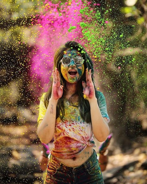 Holi Poses, Holi Shoot, Holi Pic, Holi Photography, Holi Photoshoot, Holi Pics, Happy Holi Picture, Holi Girls, Monthly Photoshoot