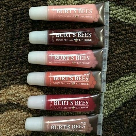 Burts Bees Lip Shine, Burt's Bees Lip Shine, Schul Survival Kits, Burts Bees Makeup, Bee Makeup, Makeup Lipgloss, Tutorials Makeup, Burts Bees Lip, Beauty Hacks Lips