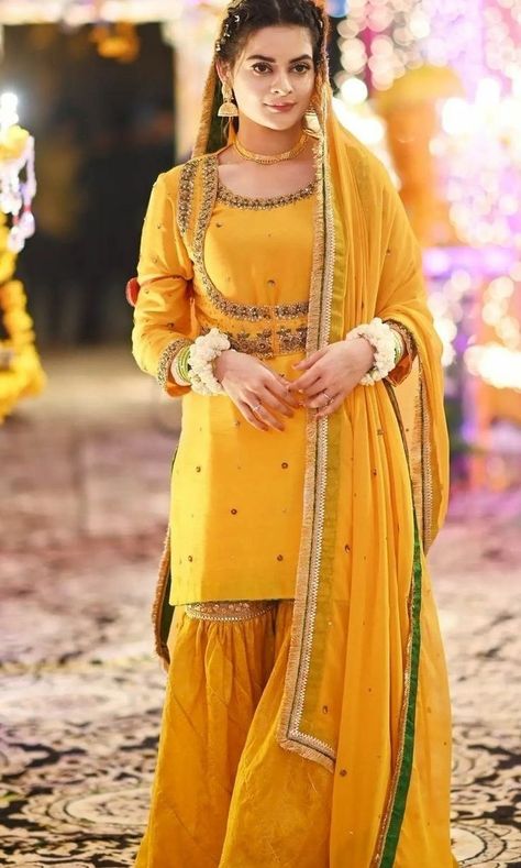 Haldi Ceremony Outfit For Sister, Haldi Dress Ideas For Sisters, Garara Design, Haldi Dress For Bride, Haldi Function Dress, Yellow Suits, Haldi Dress Ideas, Mayon Dresses, Gharara Designs