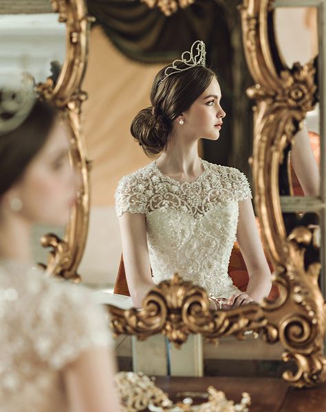 Stunning Wedding Dresses, Contemporary Bridal, Queen Aesthetic, Foto Poses, Neckline Designs, Princess Aesthetic, A Wedding Dress, Stunning Gowns, A Mirror