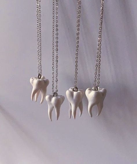 Necklace Polymer Clay, Halloween Clay, Weird Jewelry, Sculpture Art Clay, Tooth Necklace, Ceramics Pottery Art, Clay Art Projects, Fimo Clay, Clay Necklace