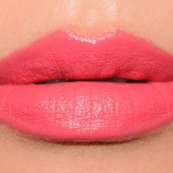 12 Beautiful Pink-Coral Lipsticks for Summer Coral Pink Lipstick, Nars Audacious Lipstick, Drugstore Lipstick, Coral Lipstick, Coral Lips, Chanel Lipstick, Sparkly Eyes, Cheap Makeup, Lip Swatches