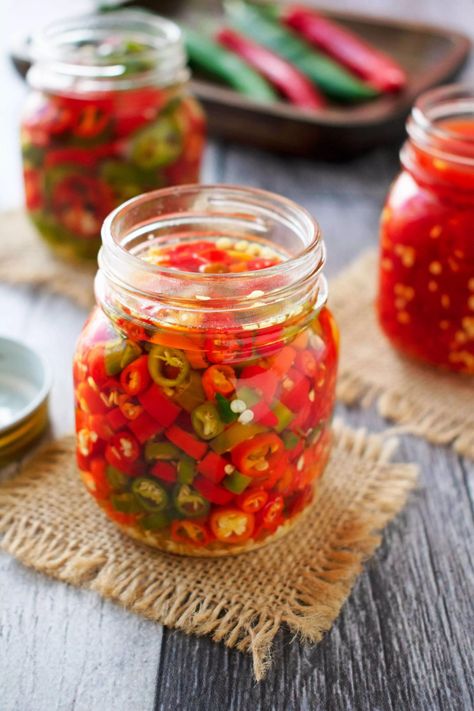 Pickled Chillies, Pork Noodle Soup, Thai Peppers, Thai Chili Pepper, Chili Pepper Recipes, Air Fried Chicken, Pickled Vegetables, Garden Recipes, Chilli Sauce