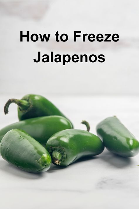 When you have more jalapenos peppers than you can use this quick guide for freezing is all you need. Freeze Peppers From Garden, Breakfast Quiche Crustless, Freezer Cake, Popper Recipes, Freezing Peppers, Freezing Vegetables, Freezing Food, Vegetable Pie, Jalapeno Recipes