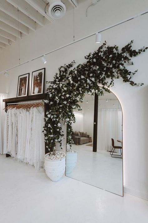 Bridal Suite Room, Bridal Shop Interior, Bridal Shop Decor, Bridal Shop Ideas, Bridal Room Decor, Bridal Boutique Interior, Bar Deco, Bridal Showroom, Showroom Decor