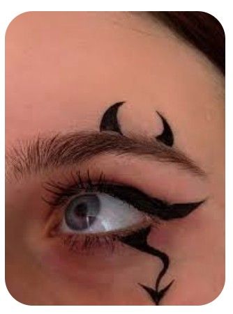 Hallowen Schminke, Maquillage Halloween Simple, Portret Feminin, Halloweenský Makeup, Holloween Makeup, Eyeliner Designs, Cute Halloween Makeup, Halloween Makeup Pretty, Halloween Eye Makeup