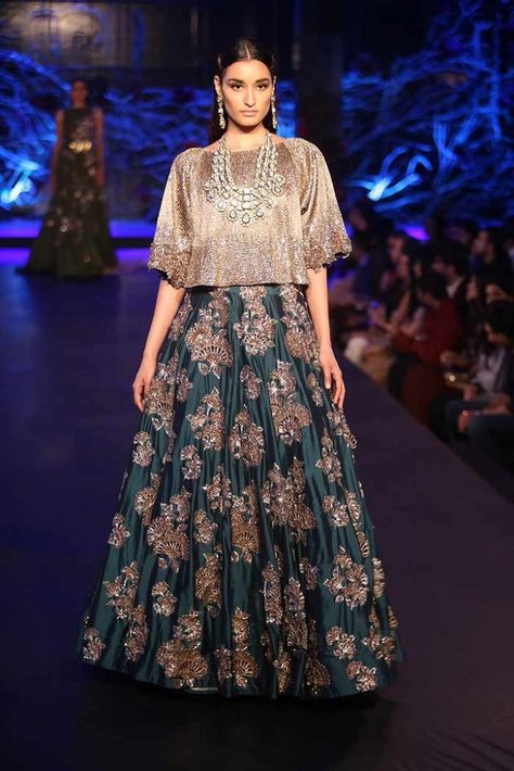 Breathtaking Manish Malhotra Designs You'll Want! Salwar Kamiz, Indian Gowns Dresses, Manish Malhotra, Indian Gowns, Designer Party Wear Dresses, Party Wear Indian Dresses, Dress Indian Style, Couture Week, Indian Wedding Outfits