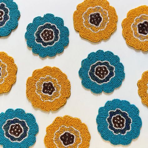 Bead Coasters, Beaded Coasters, Embroidery Table, Coasters Diy, Embroidery Wall Art, Diy Coasters, Diy Resin Art, Bead Embroidery Jewelry, Coaster Design