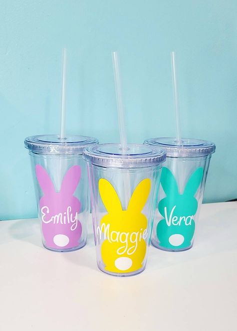 This listing is for one 16oz Clear Easter Bunny Name Tumbler!  Looking for a unique gift the Easter Bunny can leave in your child's Easter Basket? This personalized Bunny Tumbler is a perfect option! These tumblers are very durable, 16oz, and BPA Free. Each Bunny with will have a white body with whichever color vinyl you choose for the ears and nose.  ORDERING INSTRUCTIONS Please choose the vinyl colors you want on your tumbler in the dropdown lists.  Most items have a 1-3 business days processi Cricut Spring Projects, Kids Personalised Gifts, Handmade Easter Gifts, Easter Vinyl Projects, Personalized Easter Basket Ideas, Cricut Easter Baskets, Easter Cricut Projects To Sell, Easter Cricut Ideas, Easter Cricut