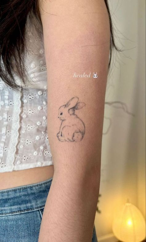 Bunny Tattoo, Rabbit Tattoo, Rabbit Tattoos, Cute Little Tattoos, Inspiration Tattoo, Tattoos Geometric, Cute Tiny Tattoos, Stylist Tattoos, Dainty Tattoos