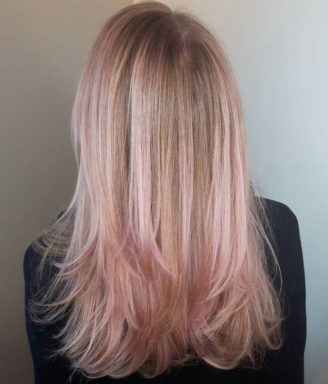 Rose+Gold+Balayage+For+Blondes Balayage Rose Gold, Balayage Hair Rose, Gold Balayage, Rose Gold Balayage, Rose Gold Highlights, Pink Blonde Hair, Blonde Pink, Blond Ombre, Gold Hair Colors