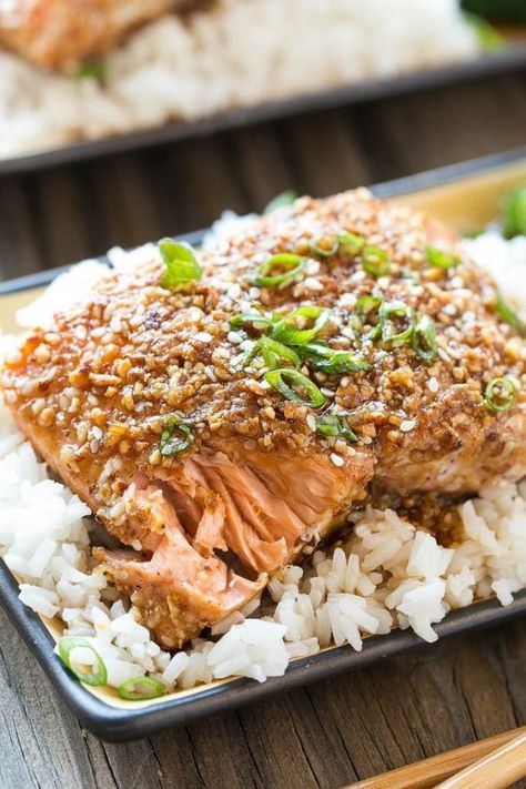 Almond Crusted Salmon | Seared Salmon | Asian Salmon #salmon #fish #seafood #almonds #dinner #dinneratthezoo Almond Salmon, Salmon With Honey, Almond Crusted Salmon, Cookies Banane, High Cholesterol Foods, Garlic Sauce Recipe, Honey Salmon, Honey Garlic Sauce, Almond Crusted