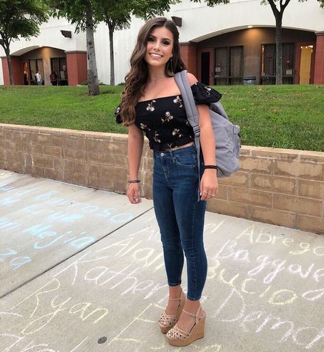 #madisynshipman #maddieshipman #nickelodeon #danwarp #danschneider #schneidersbakery #kenziebell #beautifulgirl #school #schoolday #mads… Madisyn Shipman, Nickelodeon Girls, Hot Summer Outfits, Kira Kosarin, Raw Women's Champion, Bollywood Hairstyles, Teen Actresses, Curvy Women Jeans, Cute Celebrities