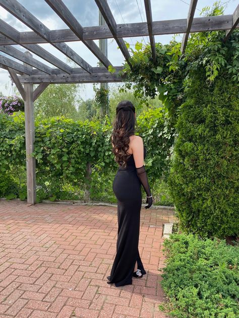 Black Gown With Gloves Classy, Black Prom Dress With Black Gloves, Long Black Dress With Gloves, Black Long Dress Elegant With Gloves, Black Prom Dress With Gloves, Black Dress With Gloves, Prom Dress With Gloves, Prom Gloves, Long Black Gloves