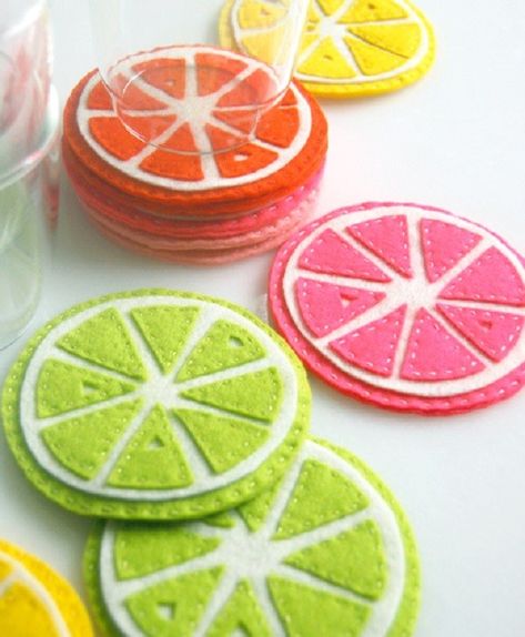 Citrus Coasters, Kerajinan Diy, Summer Sewing Projects, Diy Stocking Stuffers, Diy Stockings, Purl Bee, Felt Coasters, Crafts Sewing Patterns, Summer Sewing