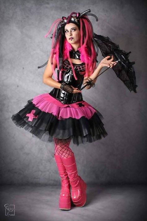 Cyber goth Cybergoth Outfits, Cybergoth Aesthetic, Perky Goth, Cybergoth Fashion, Cybergoth Style, Bubble Goth, Goth Outfit Ideas, Goth Chic, Goth Subculture