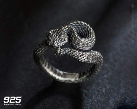 Mens Jewelry Rings, Bohemian Punk, Cool Rings For Men, Coiled Snake, Man Jewelry, Animal Ring, Snake Ring Silver, Mens Rings Fashion, Snake Jewelry