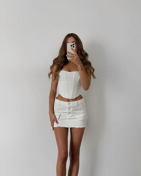 White Cargo Mini Skirt Outfit, Cargo Skirt And Corset, Short Cream Skirt Outfit, White Miniskirt Outfits, Cargo Skirt Outfits Women, White Jeans Skirt Outfit, White Cargo Skirt Outfit, White Corset And Skirt, White Jean Skirt Outfit