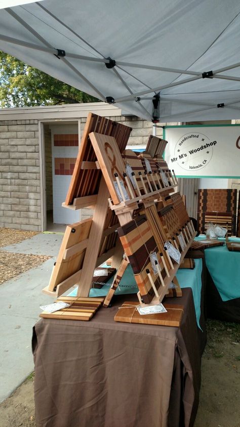 Charcuterie Board Display, Booth Display Ideas Diy, Craft Booth Design, Diy Projects Wood, Wood Working Ideas, Farmers Market Booth, Vendor Booth Display, Craft Fair Booth Display, Craft Show Booths