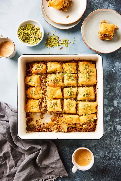 Baklava Recept, Baklava Recipe Easy, Turkish Baklava, Baklava Recipe, Pecan Nuts, Phyllo Dough, Best Ice Cream, Easy Food To Make, Sweet Taste