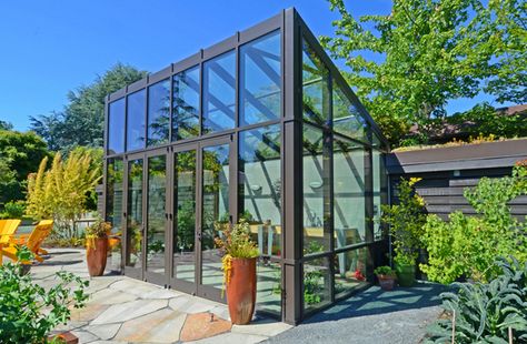 Modern Greenhouse sunroom 2 Contemporary Greenhouses, Greenhouse Roof, Modern Greenhouse, Modern Greenhouses, Moderne Have, Outdoor Greenhouse, Build A Greenhouse, Home Greenhouse, Cozy Backyard