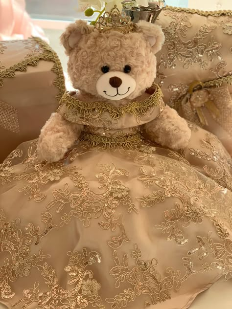 Champagne Quinceanera Theme, 15 Party Ideas Quinceanera, Gold Quinceanera Theme, Quince Gifts, Beauty And The Beast Quince, Champagne Quinceanera Dresses, Quince Pictures, Sweet 15 Party Ideas Quinceanera, Quince Themes