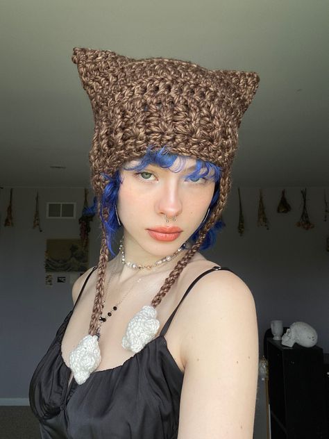 Indie Grunge Aesthetic, Blue Short Hair, Handmade Stars, Hats Ideas, Cat Ear Hat, Knit Cat, Hairstyles Girl, Cat Ears Hat, Short Hair Hairstyles