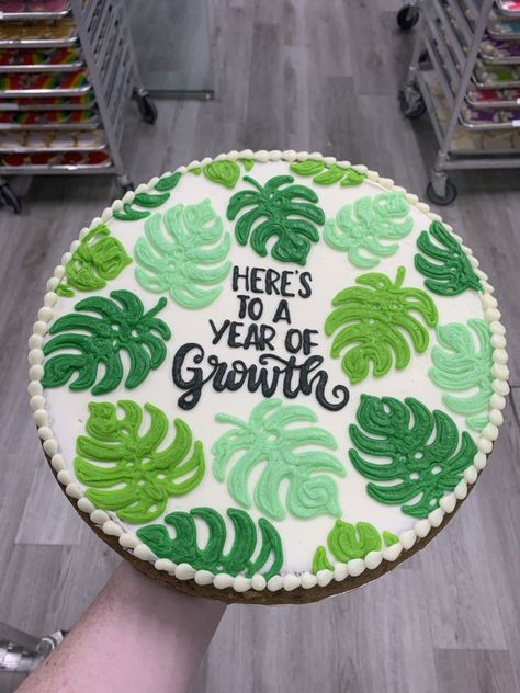 Leaf Birthday Theme, Monstera Leaf Cookies, Monstera Plant Cake Ideas, Tropical Leaf Cake, Plant Cakes Ideas, Monstera Leaf Cake, Dq Cake, Leaf Cake, Cookie Cake Designs