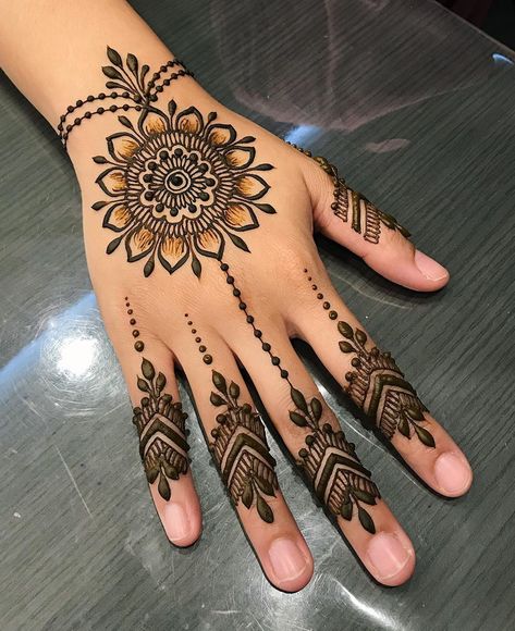 Nurul Lydia on Instagram: “Flower mandalas are always one of my favourites! Anyway, it’s the first raya weekend so I’m sure everyone will be busy visiting. Looking…” Mandala Henna Design Simple, Full Hand Henna Designs Simple, Small Flower Mehndi Design, Mehendi Designs Flowers, Simple Flower Mehendi, Simple Mandala Mehendi, Flower Design Henna, Henna Design Flower, Flower Design Mehndi