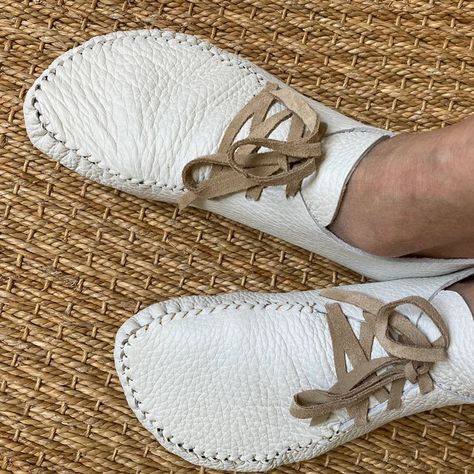 Moccasin Patterns, Handmade Moccasins, Moccasin Pattern, Diy Sy, Diy Slippers, Diy Clothes And Shoes, Earth Shoes, Shoe Pattern, Leather Moccasins