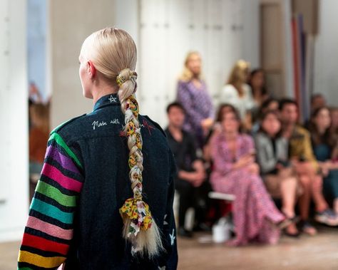 Plait Hair, Wardrobe Aesthetic, Frida Kahlo Style, Ribbon Braids, Blonde Ponytail, Eye Pigments, California Vibe, Fashion Week Spring 2020, Plaits Hairstyles