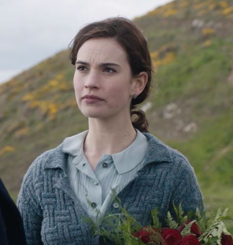 Juliet Ashton, Guernsey Literary And Potato Peel Pie Outfits, The Gurnsey Literary And Potato Peel Pie Society Aesthetic, Lily James The Guernsey Literary And Potato Peel Pie Society, Guernsey Literary And Potato Peel Pie Society, Lily James Guernsey, Guernsey Potato Peel Pie Society, The Guernsey Literary And Potato Peel Pie Society, Guernsey Literary And Potato Peel Pie