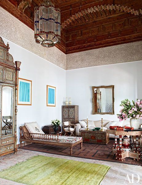 . Moroccan Decor Living Room, Claudio Bravo, Riad Marrakech, Living Room Images, Moroccan Homes, Moroccan Interiors, Eclectic House, Trendy Living Rooms, Moroccan Design