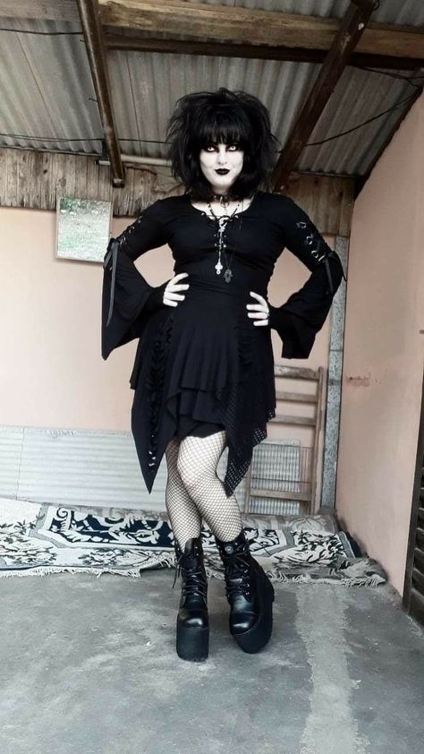 Outfit Ideas Goth, Styl Goth, Trad Goth Fashion, Trad Goth Outfits, Goth Outfit Inspo, Chica Punk, Traditional Goth, Goth Fits, Goth Outfit Ideas