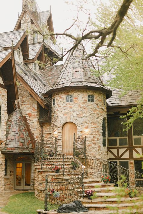 Enchanted House Exterior, Enchanted Garden Wedding, Fairytale House, Storybook Homes, Wedding Chicago, Fairytale Cottage, Fantasy Homes, Dream Cottage, Castle House